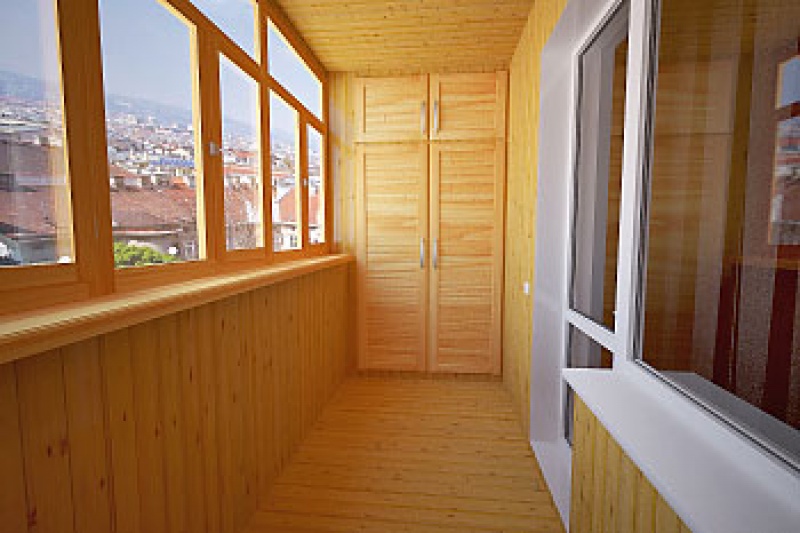 Как застеклить балкон деревянными рамами
